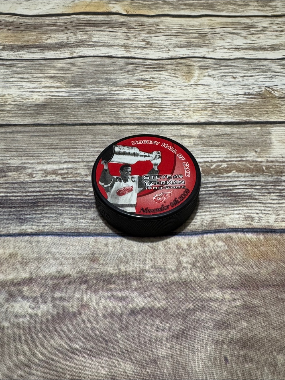 1983-2006 Detroit Red Wings Steve Yzerman Hockey Hall of Fame Puck